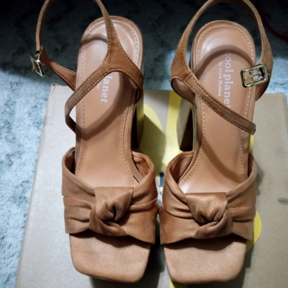 Cool planet by Steve Madden platform heel